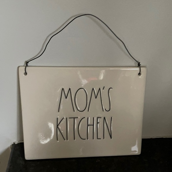 Rae Dunn - MOM’S KITCHEN - ceramic sign - Picture 1 of 2